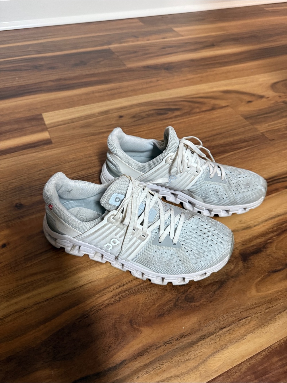 Lightweight White Running Shoes - Picture 2 of 6